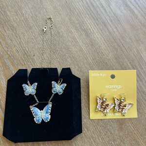 Beautiful necklace and earring set sold together